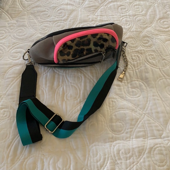 Steve Madden multi color crossbody bag - Picture 4 of 6
